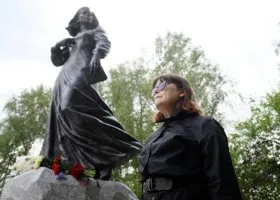 В Подмосковье открылся памятник Дарье Дугиной, погибшей три года назад