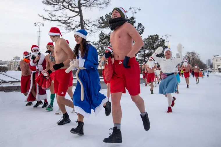 Naked almost забег дедов Морозов. Екатеринбург