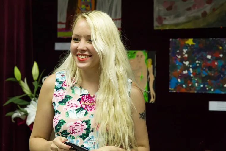 Выставка картин Любови Бушуевой "Лолы Тейлор" в музее "Об этом". Екатеринбург