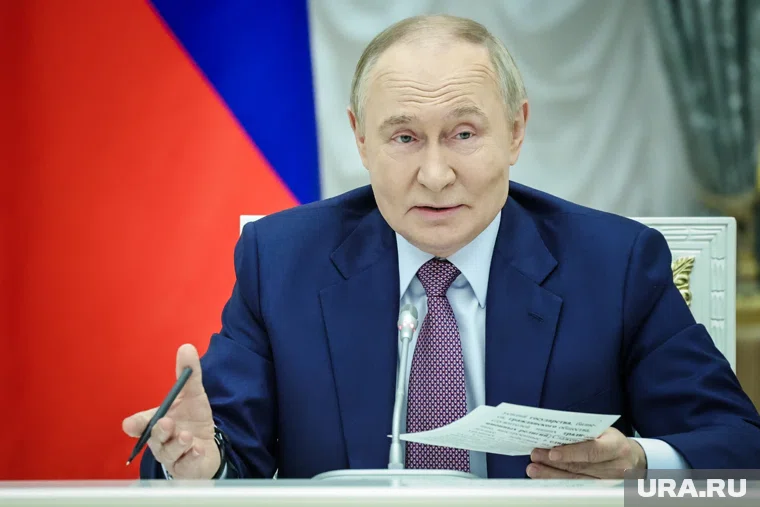 Путин рассказал о процессе строительства двух новых ледоколов в России