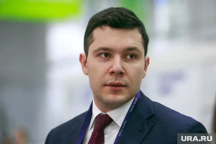 Антон Алиханов обратился к подчиненным с требованием отказаться от заграничных поездок