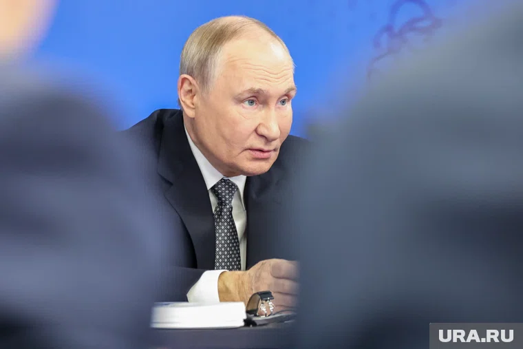 Владимир Путин проведет экстренное совещание о судьбе российской армии