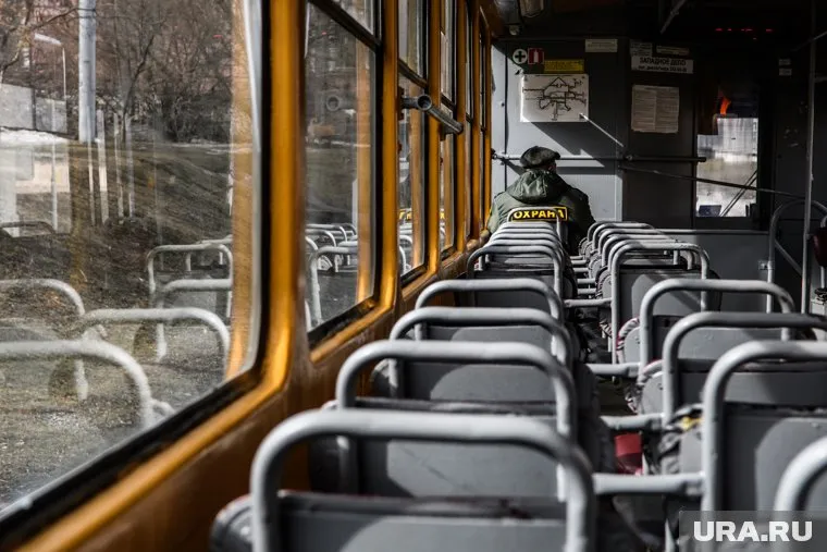 Общественный транспорт Екатеринбурга обрабатывают с середины марта