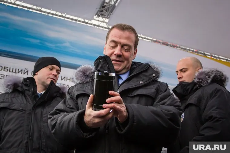 Медведев первым в новой истории России проработал в премьерском кресле полный президентский срок и теперь идет на второй