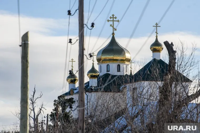 Скандальный единоросс из Нефтеюганска Альберт Афлятунов после скандала с техничкой покаялся в церкви