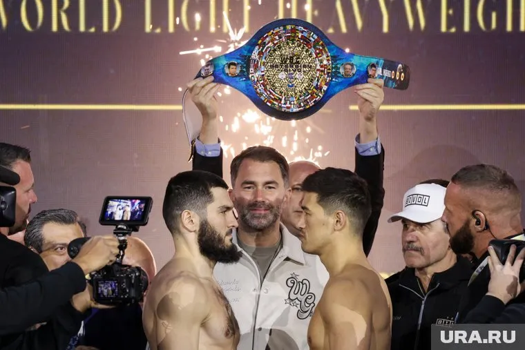 На кону в реванше будут все четыре главных чемпионских пояса в полутяжелом весе