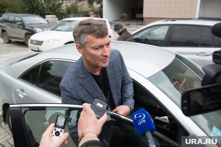 Свердловские "яблочники" считают, что кандидатуру Евгения Ройзмана (на фото) им навязывают