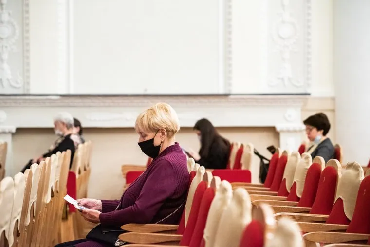 Премьерный показ музыкально-драматического спектакля Анны Айрапетянц «Цветы запоздалые. Маленький роман». Екатеринбург