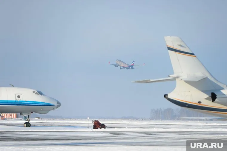 Самолеты мешают друг другу на взлетной полосе в Перми