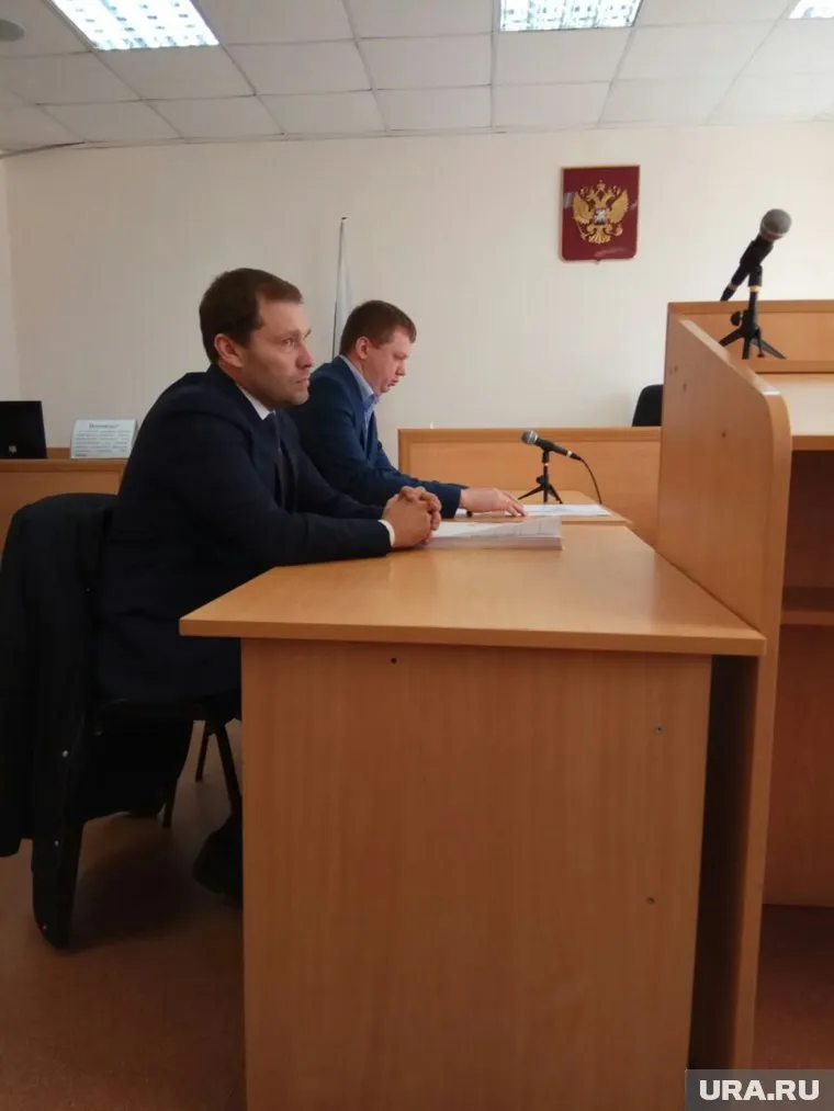 Олегу Новоселову (слева) продлили срок домашнего ареста до 10 июля