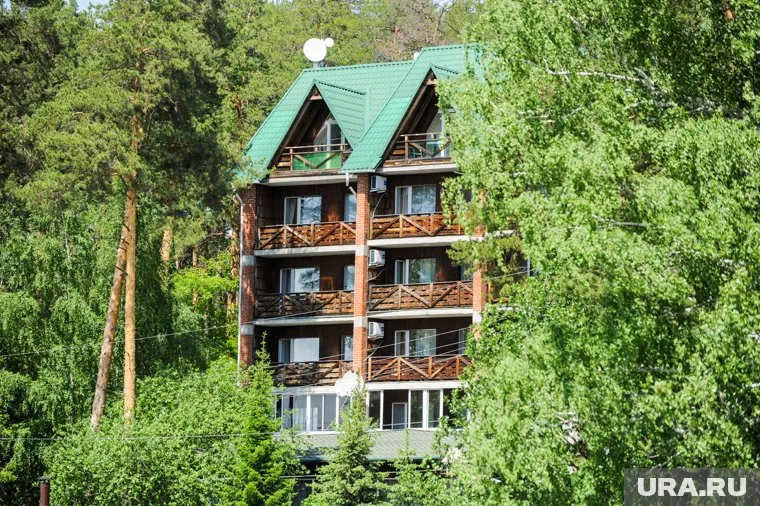 Гостиничный комплекс расположен в лесу (архивное фото)