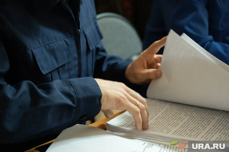 В Притобольном округе силовики провели обыски по делам экс--главы администрации 