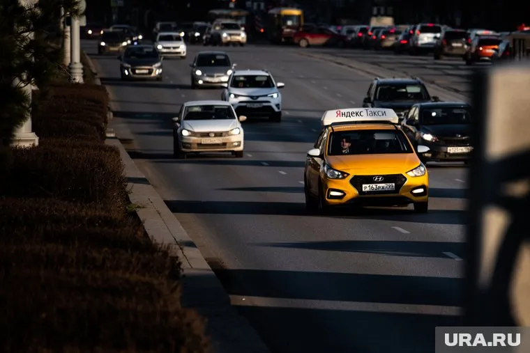 Документом предлагается ввести запрет на работу в легковом такси лицам, имеющим неснятую или непогашенную судимость за тяжкие и особо тяжкие преступления