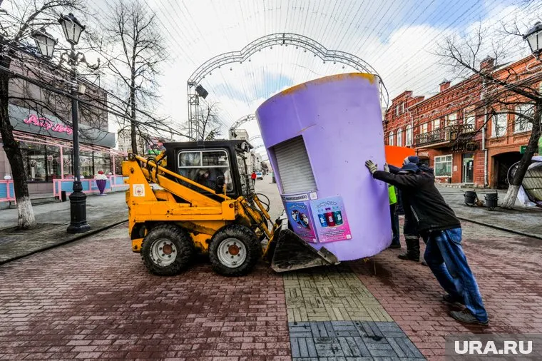 Подношение брали за крышевание ларечного бизнеса