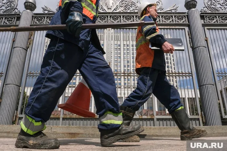 Чаще всего в мае работу искали производственники и строители