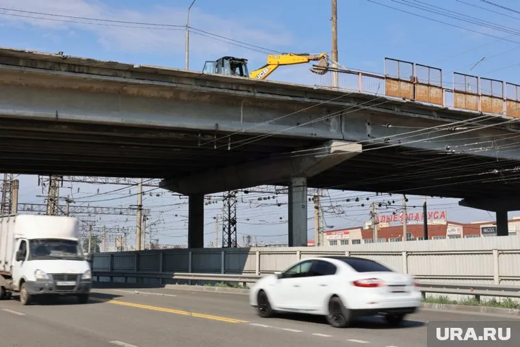 Екатеринбуржец ночью упал с автомобильного моста