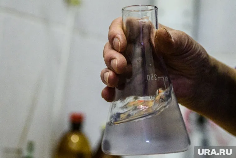 На фильтровальных станция воду подвергают более тщательной очистке (архивное фото)