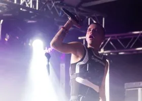 Рэпер Элджей ударил журналиста Shot после вопроса о долгах Ивлеевой