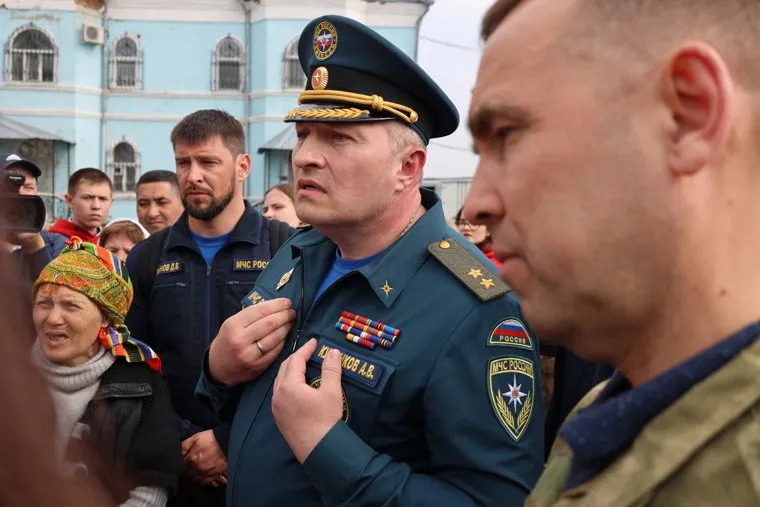 Визит главы МЧС Александра Куренкова в микрорайон Смолино. Курган