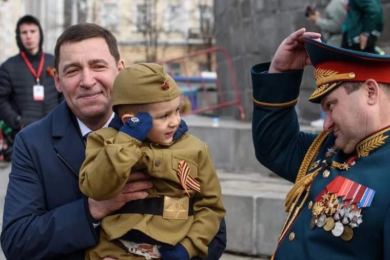 Военный парад в честь Дня Победы на площади 1905 года. Екатеринбург 
