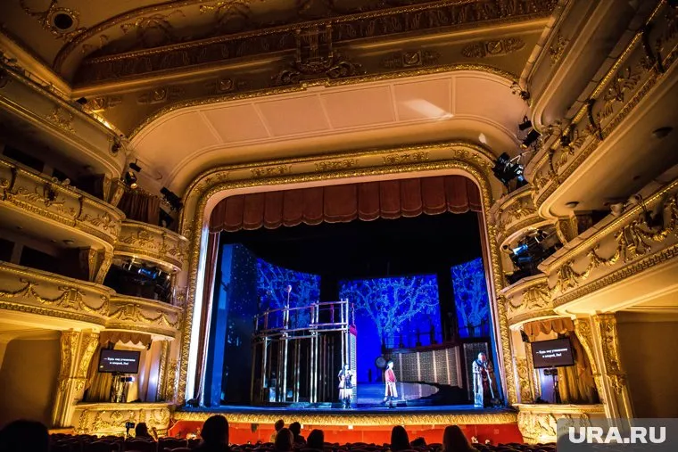 Депкульт ХМАО оплатит гастроли сургутского драмтеатра в Москве