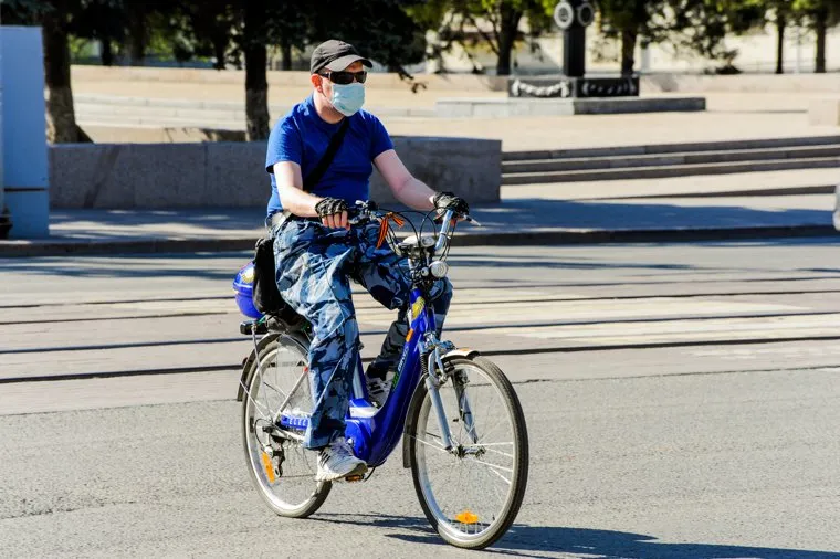 Город в преддверии празднования Дня Победы. Челябинск