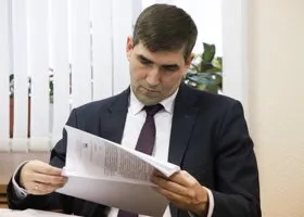 Управделами курганской гордумы обвиняют в покупке непригодного жилья по госконтракту