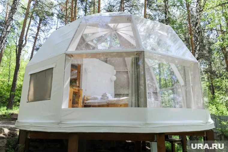 На территории базы установлены отапливаемые сферы 