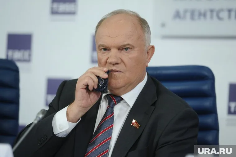 Геннадию Зюганову придется подумать над "партийной нарезкой" "большой Тюмени"