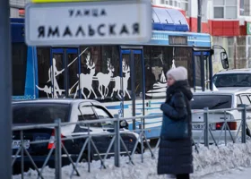 В Салехарде запустили автобусы с новогодними гирляндами