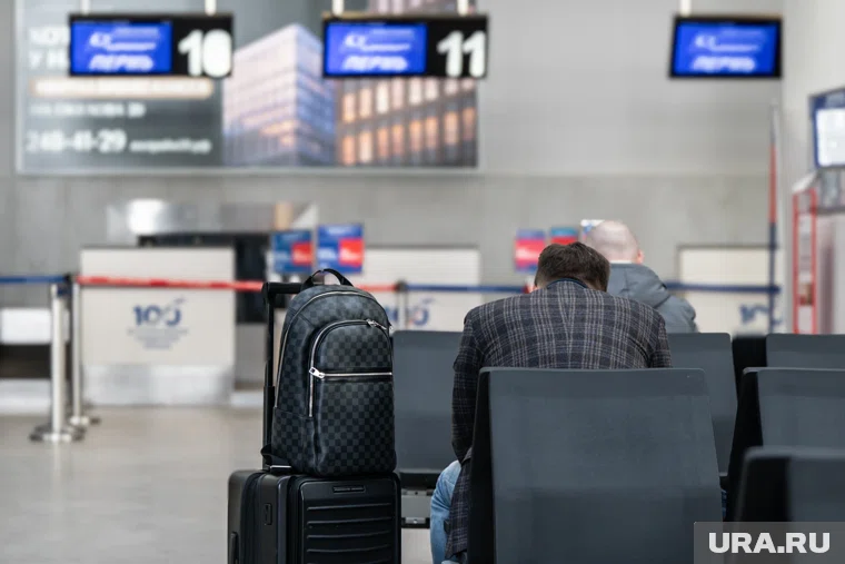 О причинах многочасовой задержки двух рейсов не уточняется