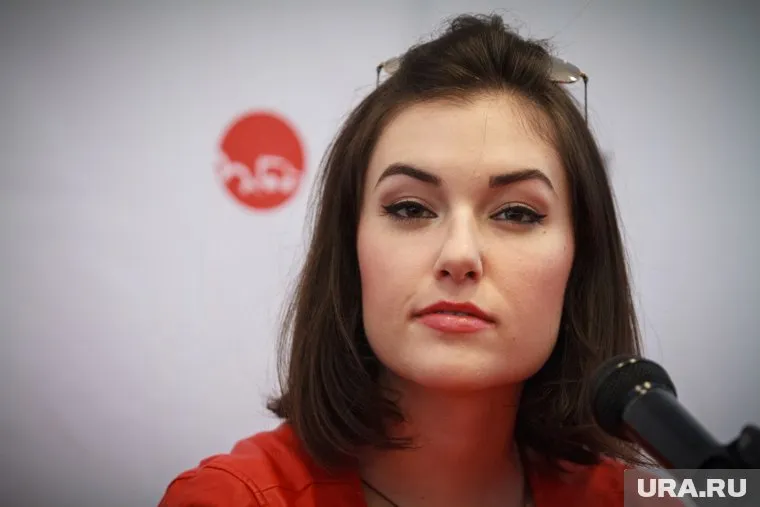 Скандал начался с того, что у Снегурочки было лицо Саши Грей