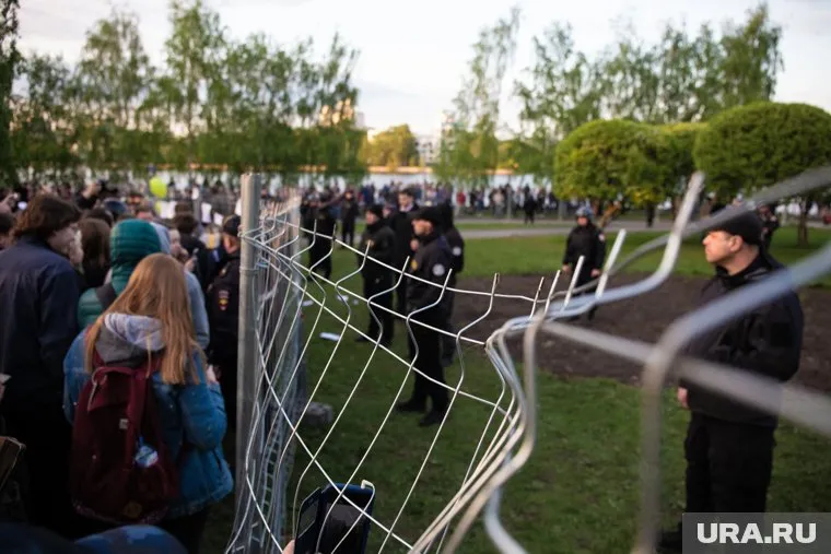 Участникам акции протеста приносят повестки на опрос