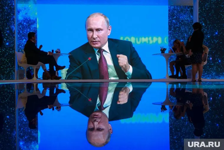 Владимир Путин ушел на самоизоляцию после того, как люди в его окружении заболели COVID-19 (архивное фото)
