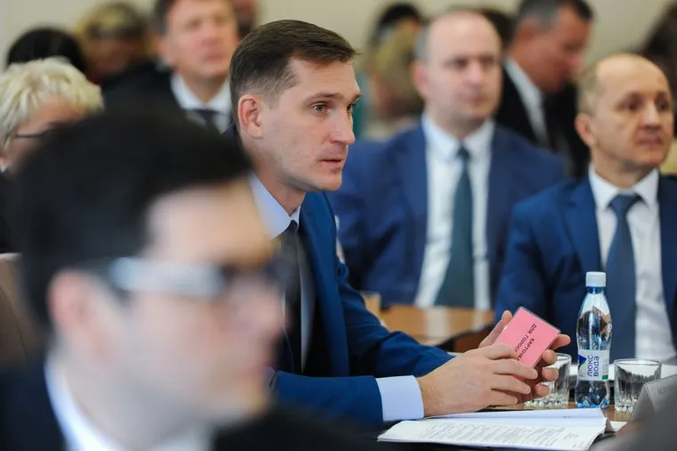 Первое заседание Челябинской городской думы второго созыва, где выбрали председателя, его заместителей и руководителей комиссий. Челябинск