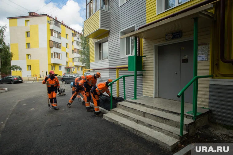 В 13 дворах уже завершено благоустройство, осталось установить малые архитектурные формы