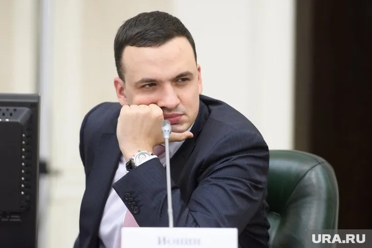 Ионин решил встретиться с жителями свердловского поселка на придомовой территории