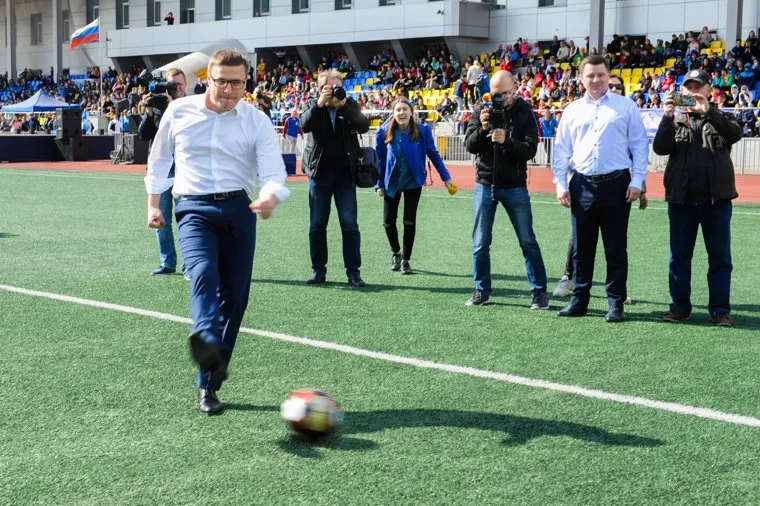 Алексей Текслер на кубке НОВАТЭК по минифутболу. Челябинск