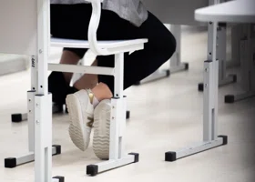 В Тобольске 12-летняя ученица выпала из окна школы