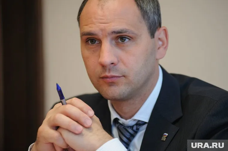 Денис Паслер прилетел в Екатеринбург час назад