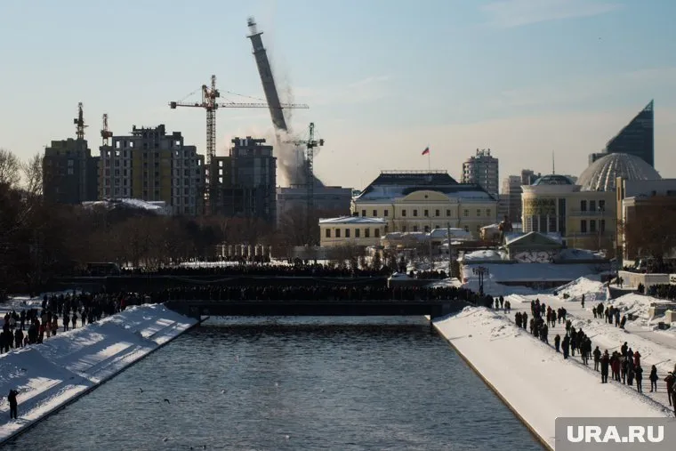 Наряду со сносом башни, в список фотособытий года попал мемориал памяти жертв пожара в «Зимней вишне»