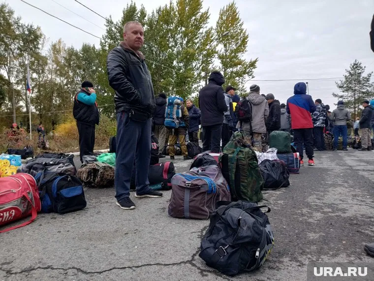 Мобилизованных из городов и районов края собрали на призывном пункте в Перми