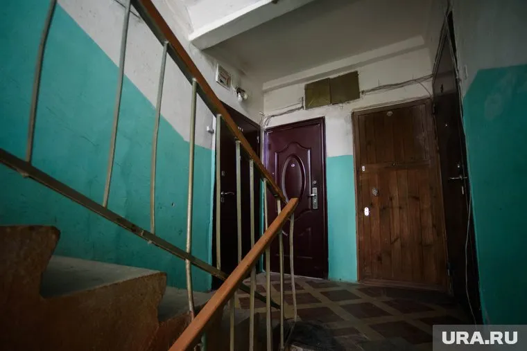 Женщина вступила в половой акт с подростком в помещении консьержа