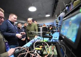 Полпреду Жоге показали уральские дроны, которые высоко ценят на СВО