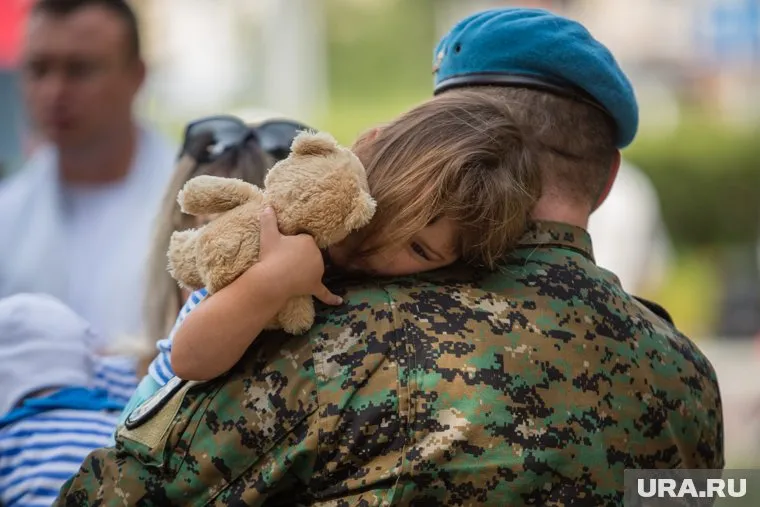 Отцы трех детей хотят не только денег, но и дополнительного отпуска