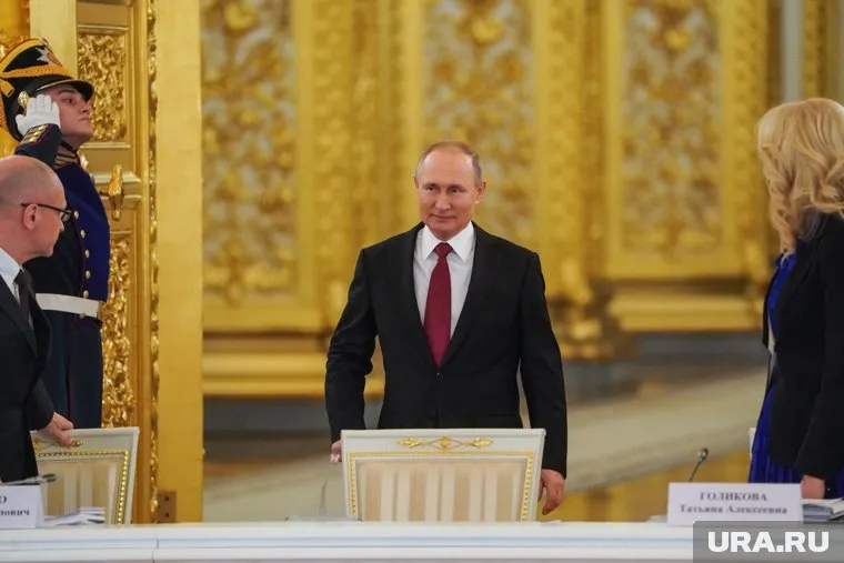 Президент РФ Владимир Путин начал восстанавливать кадровую цепочку во власти