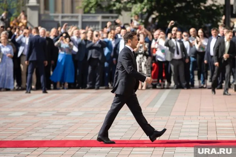 Украина готова к переговорам, только сначала РФ должна вывести свои войска, заявил Михаил Подоляк