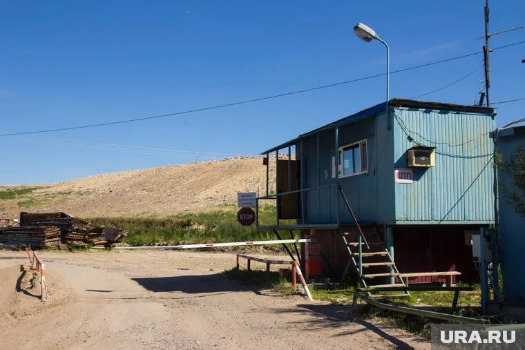 Администрация намерена снести КПП и шлагбаум