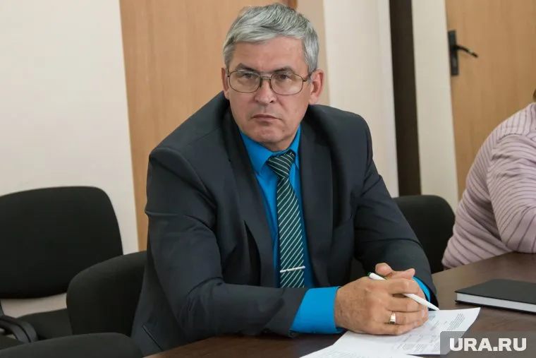 Мэр курганского района Иван Светличный, уволивший замов, меняет зарплату чиновников