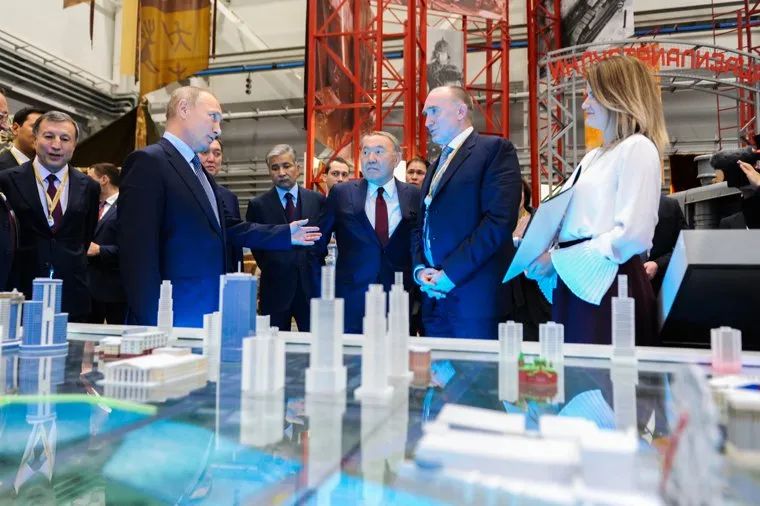 Российско-Казахстанский форум межрегионального сотрудничества с участием Владимира Путина и Нурсултана Назарбаева. Челябинск, назарбаев нурсултан, макет, дубровский борис, алейникова ольга, челябинск2020